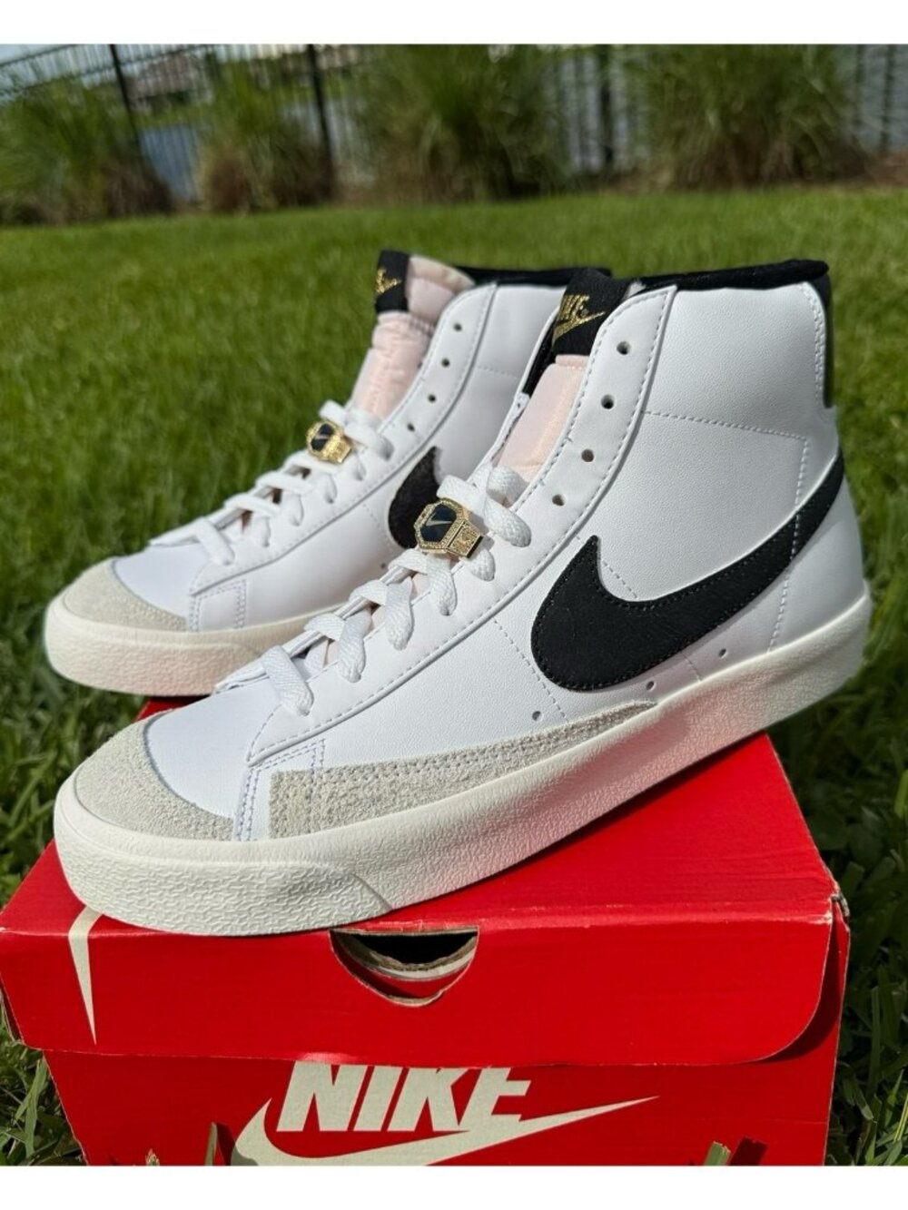 9.5 MEN'S Nike Blazer MID 77 EMB WHITE BLACK GOLD DQ8767-100 SNEAKERS